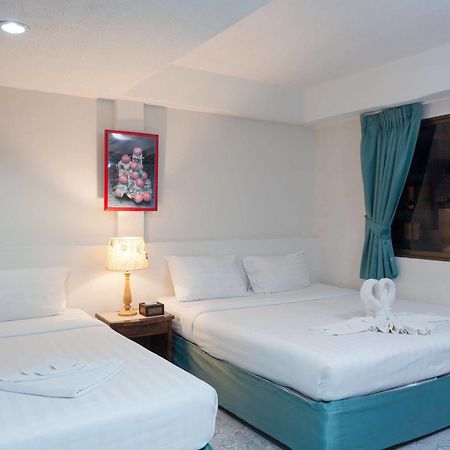 Simple Boutique Seabreeze Hotel Patong Екстериор снимка