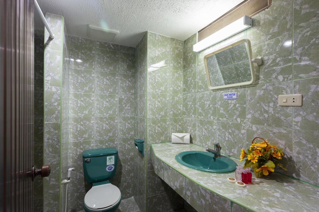 Simple Boutique Seabreeze Hotel Patong Екстериор снимка