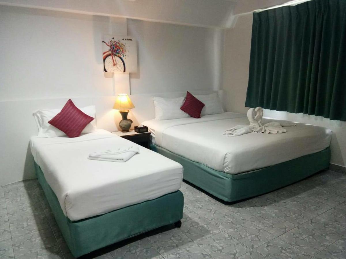 Simple Boutique Seabreeze Hotel Patong Екстериор снимка