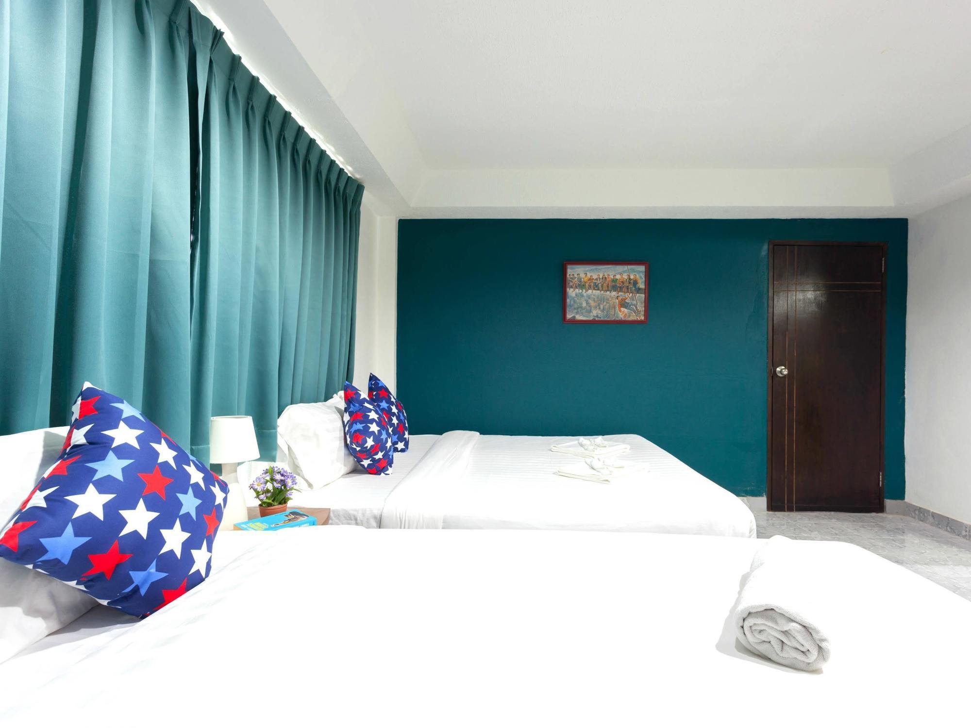 Simple Boutique Seabreeze Hotel Patong Екстериор снимка