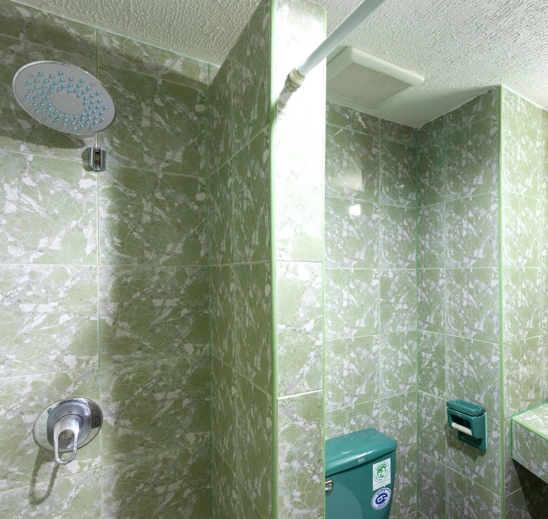 Simple Boutique Seabreeze Hotel Patong Екстериор снимка