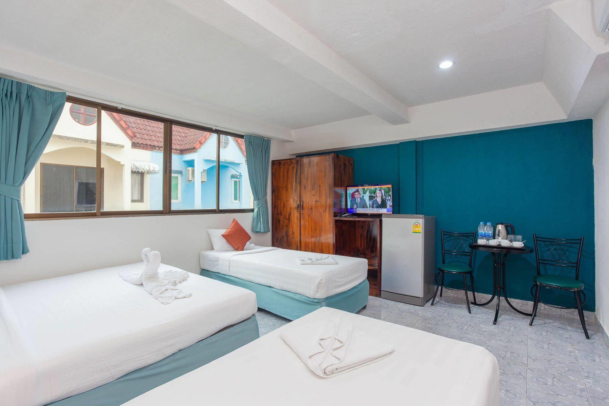 Simple Boutique Seabreeze Hotel Patong Екстериор снимка